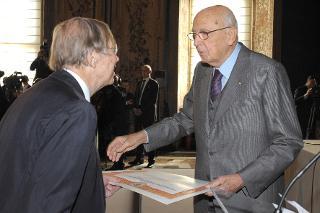Il Presidente Giorgio Napolitano consegna il Premio Balzan 2012 al Prof. Ronald Dworkin per la teoria e la filosofia del diritto