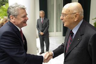 Il Presidente Giorgio Napolitano accoglie a Villa Rosebery il Presidente della Repubblica Federale di Germania, Joachim Gauck