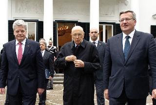 Il Presidente Giorgio Napolitano con i Presidenti Bronislaw Komorowski e Joachim Gauck al termine dell'incontro a Villa Rosebery