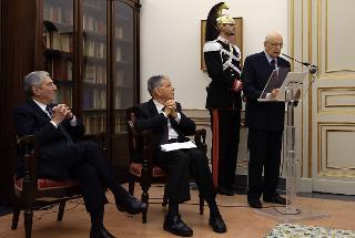 Il Presidente Giorgio Napolitano rivolge il suo indirizzo di saluto in occasione del 60° anniversario della scomparsa di Benedetto Croce con il Presidente dell'Istituto Italiano per gli Studi Storici Natalino Irti e il membro del Consiglio Direttivo Gennaro Sasso
