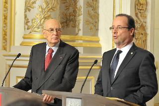 Il Presidente della Repubblica Giorgio Napolitano e il Presidente della Repubblica Francese Francois Hollande nel corso della conferenza stampa