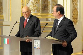 Il Presidente della Repubblica Giorgio Napolitano e il Presidente della Repubblica Francese Francois Hollande durante la conferenza stampa al termine dei colloqui