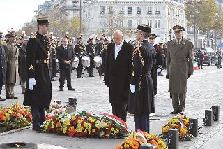 Il Presidente Giorgio Napolitano nel corso della deposizione di una corona di fiori al Monumento del Milite Ignoto