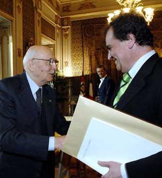 Il Presidente Giorgio Napolitano accoglie il Vice Presidente del Senato Roberto Calderoli.