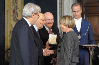 Il Presidente Giorgio Napolitano durante la consegna dell'insegna di Cavalieri del Lavoro a Carla Gardino, Industria dell'Abbigliamento Liguria