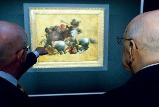 Il Presidente Giorgio Napolitano osserva la &quot;Tavola Doria&quot;, in esposizione al Palazzo del Quirinale fino al 13 gennaio 2013