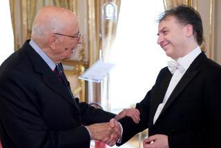 Il Presidente Giorgio Napolitano saluta il Direttore della Wiener Kammer Orchester Tommaso Placidi