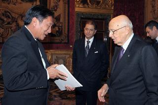 Il Presidente Giorgio Napolitano con il Signor Yong Chanthalangsy, nuovo Ambasciatore della Repubblica Democratica Popolare del Laos in occasione della presentazione delle Lettere Credenziali