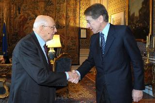 Il Presidente Giorgio Napolitano con il Ministro degli Affari Esteri Amb. Giulio Terzi di Sant'Agata in occasione dell'incontro con gli Ambasciatori giunti al termine della loro missione diplomatica