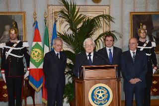 Il Segretario generale della Presidenza della Repubblica Donato Marra legge il comunicato che annuncia le dimissioni del Presidente del Consiglio dei ministri Sen. Mario Monti