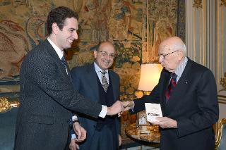 Il Presidente Giorgio Napolitano con Tobia Zevi e Carmine Donzelli, rispettivamente autore e editore del libro &quot;Il discorso di Giorgio. Le parole e i pensieri del Presidente Napolitano&quot;