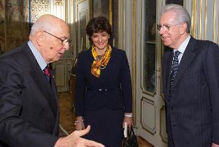 Il Presidente Giorgio Napolitano con Sylvie Goulard e Mario Monti autori del libro &quot;La democrazia in Europa&quot;