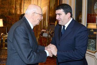 Il Presidente Giorgio Napolitano con Michele Silicani, Sindaco del Comune di Stazzema, in occasione dell'incontro con una delegazione di Sant'Anna di Stazzema