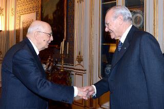 Il Presidente Giorgio Napolitan saluta il Prof. Avv. Alfonso Quaranta, Presidente della Corte Costituzionale, in visita di congedo