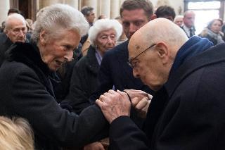 Il Presidente Giorgio Napolitano saluta Donna Marella Agnelli in occasione della commemorazione del Senatore Giovanni Agnelli