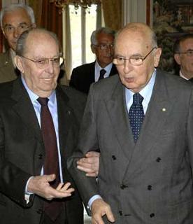 Il Presidente Giorgio Napolitano con Gerardo Agostini, Presidente dell'Associazione Nazionale Mutilati e invalidi di Guerra e Fondazione.