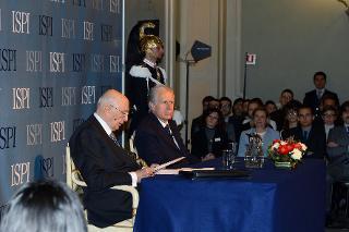 Il Presidente Giorgio Napolitano nel corso del suo intervento in occasione della conferenza conclusiva del ciclo &quot;L'Italia e la Politica Internazionale. Nuove responsabilità o rischio marginalizzazione?