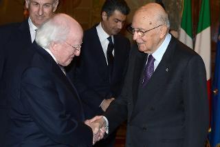 Il Presidente Giorgio Napolitano accoglie il Signor Michael D. Higgins, Presidente d'Irlanda al Quirinale in occasione della Presidenza irlandese dell'Unione Europea nell'ambito del Romaeuropa Festival
