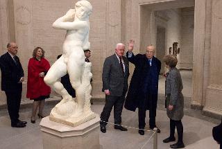 Il Presidente Giorgio Napolitano nel corso della visita alla statua David Apollo di Michelangelo alla National Gallery of Art