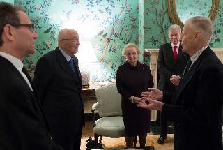 Il Presidente Giorgio Napolitano alla Blair House con Madeline Albright, Zbigniew Brzezinski, Charles Kupchan e Jim Hoagland