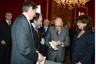 Il Presidente Giorgio Napolitano con una delegazione dell'Associazione Gruppo 2003 per la ricerca Scientifica in occasione del 10° Anniversario della Fondazione del Gruppo 2003&quot;