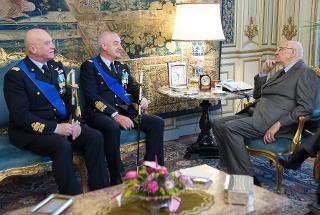 Il Presidente Giorgio Napolitano nel corso dell'incontro con il Gen. S.A. Giuseppe Bernardis e il Gen. S.A. Pasquale Preziosa, rispettivamente Capo di Stato Maggiore dell'Aeronautica uscente e subentrante