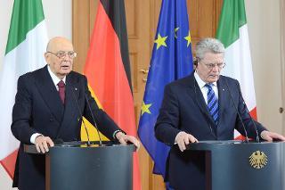 Il Presidente della Repubblica Giorgio Napolitano e il Presidente Federale Gauck durante la conferenza stampa