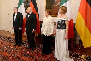 Il Presidente della Repubblica e la Signora Napolitano al Castello di Bellevue con il Presidente Federale Gauck e la Signora Schadt in occasione del pranzo di Stato