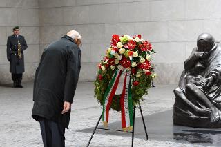 Il Presidente della Repubblica Giorgio Napolitano al Monumento della Neue Wache