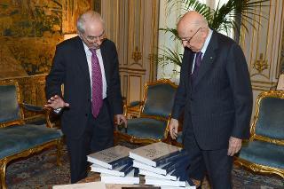 Il Presidente Giorgio Napolitano con l'On. Prof. Giuliano Amato, Presidente dell'Istituto dell'Enciclopedia Italiana
