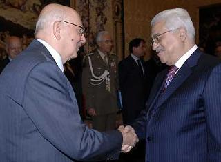 Il Presidente Giorgio Napolitano accoglie Abu Mazen, Presidente della Autorità Nazionale Palestinese.