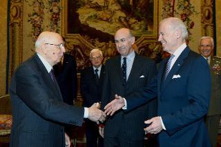 Il Presidente Giorgio Napolitano accoglie S.E. il Signor Joseph Biden, Vice Presidente degli Stati Uniti d'America, al Quirinale