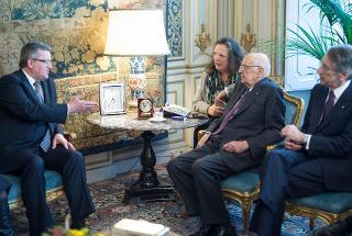 Il Presidente Giorgio Napolitano, con a fianco il Ministro degli Affari Esteri Giulio Terzi di Sant'Agata, nel corso dei colloqui con il Presidente della Repubblica di Polonia Bronislaw Komoroswki
