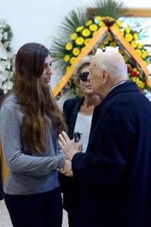 Il Presidente Giorgio Napolitano con la figlia del Prefetto Antonio Manganelli alla Camera Ardente per rendegli omaggio