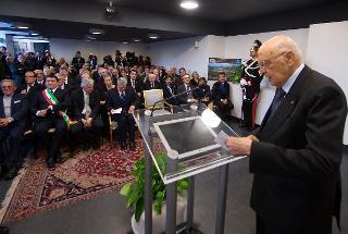 Il Presidente Giorgio Napolitano rivolge il suo indirizzo di saluto nel corso della cerimonia commemorativa dell'eccidio di Sant'Anna di Stazzema