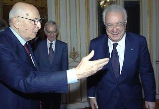 Il Presidente Giorgio Napolitano accoglie nel suo studio il Presidente della Corte costituzionale Annibale Marini