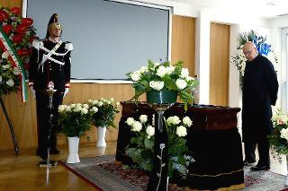 Il Presidente Giorgio Napolitano rende omaggio alla salma dell'On. Dott. Antonio Maccanico, alla Camera ardente allestita nella sede dell'Associazione Civita
