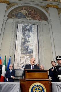Il Presidente Giorgio Napolitano durante le dichiarazioni dopo aver dato l'incarico di formare il nuovo Governo all'on. Enrico Letta