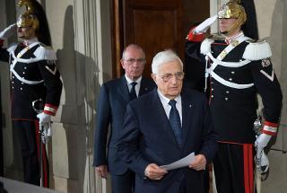Il Segretario generale della Presidenza della Repubblica Donato Marra poco prima di annunciare lo scioglimento della riserva da parte del Presidente del Consiglio incaricato Enrico Letta