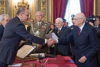 Il Presidente Giorgio Napolitano e il Presidente del Consiglio Enrico Letta nel corso del giuramento
