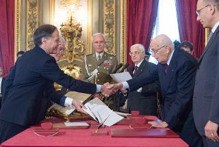 Il Presidente Giorgio Napolitano con il neo Ministro per gli Affari Europei Enzo Moavero Milanesi