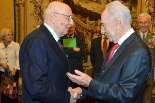 Il Presidente Giorgio Napolitano accoglie Shimon Peres, Presidente dello Stato d'Israele, al Quirinale