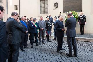 Il Presidente Giorgio Napolitano con il Presidente del Consiglio Enrico Letta, in occasione della deposizione di una corona di fiori sotto la lapide che ricorda il luogo del ritrovamento del corpo dell'On. Aldo Moro, nel trentacinquesimo anniversario dell'uccisione dello statista