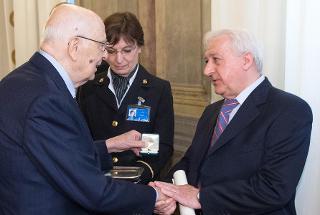 Il Presidente Giorgio Napolitano consegna l'onorificenza di Grande Ufficiale dell'ordine "Al Merito della Repubblica" a Manlio Milani, Presidente dell'Associazione dei Familiari dei caduti della strage di Piazza della Loggia