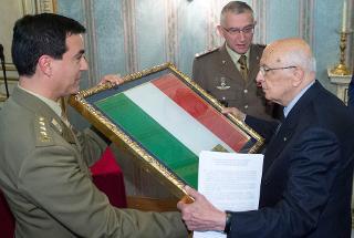Il Presidente Giorgio Napolitano con a fianco il Capo di Stato Maggiore dell'Esercito Gen. C.A. Claudio Graziano riceve, in occasione del 152° anniversario di costituzione dell'Esercito Italiano, il Tricolore utilizzato dal contingente nazionale ad Herat per la cerimonia dell'alzabandiera presso il "Regional Command West"
