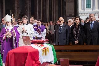 Il Presidente Giorgio Napolitano nel corso dei funerali solenni delle vittime di Molo Giano