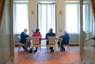 Il Presidente Giorgio Napolitano nel corso dell'incontro con Gaetano Quagliarello, Ministro per le Riforme Costituzionali, Anna Finocchiaro e Francesco Paolo Sisto, rispettivamente Presidente della Commissione Permanente Affari Costituzionali del Senato della Repubblica e della Camera dei deputati