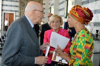 Il Presidente Giorgio Napolitano con la Sig.ra Samia Nkrumah, Presidente del Kwame Nkrumah Pan-African Center in occasione della "Giornata dell'Africa" per il 50° anniversario della fondazione dell'Organizzazione dell'Unità Africana