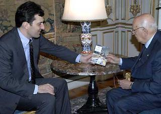 Il Presidente Giorgio Napolitano con Mario Calabresi, figlio del Commissario Luigi