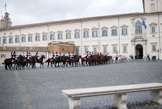 Cambio della Guardia solenne al Palazzo del Quirinale, con lo schieramento e lo sfilamento del Reggimento Corazzieri e della Fanfara del IV Reggimento Carabinieri a cavallo, in occasione della Festa della Repubblica